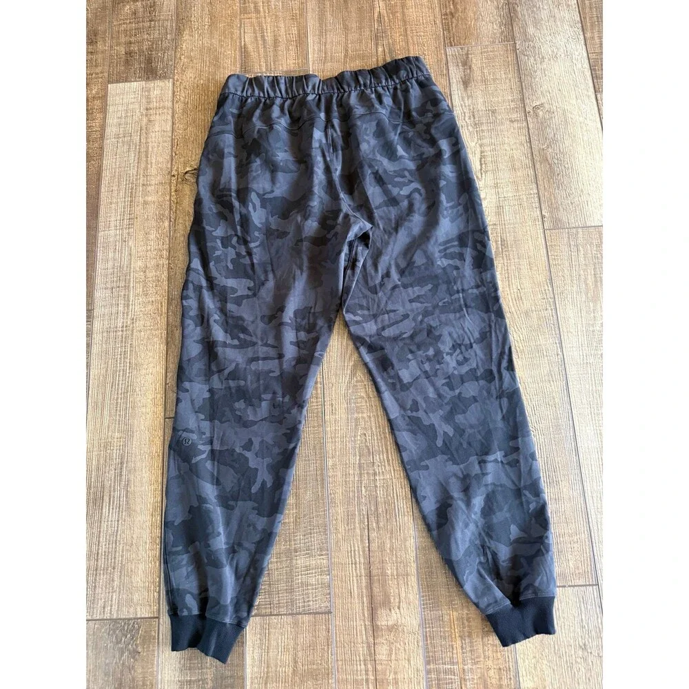 Lululemon On The Fly Luxtreme 28” Jogger Sz. 8 Camo Deep Coal